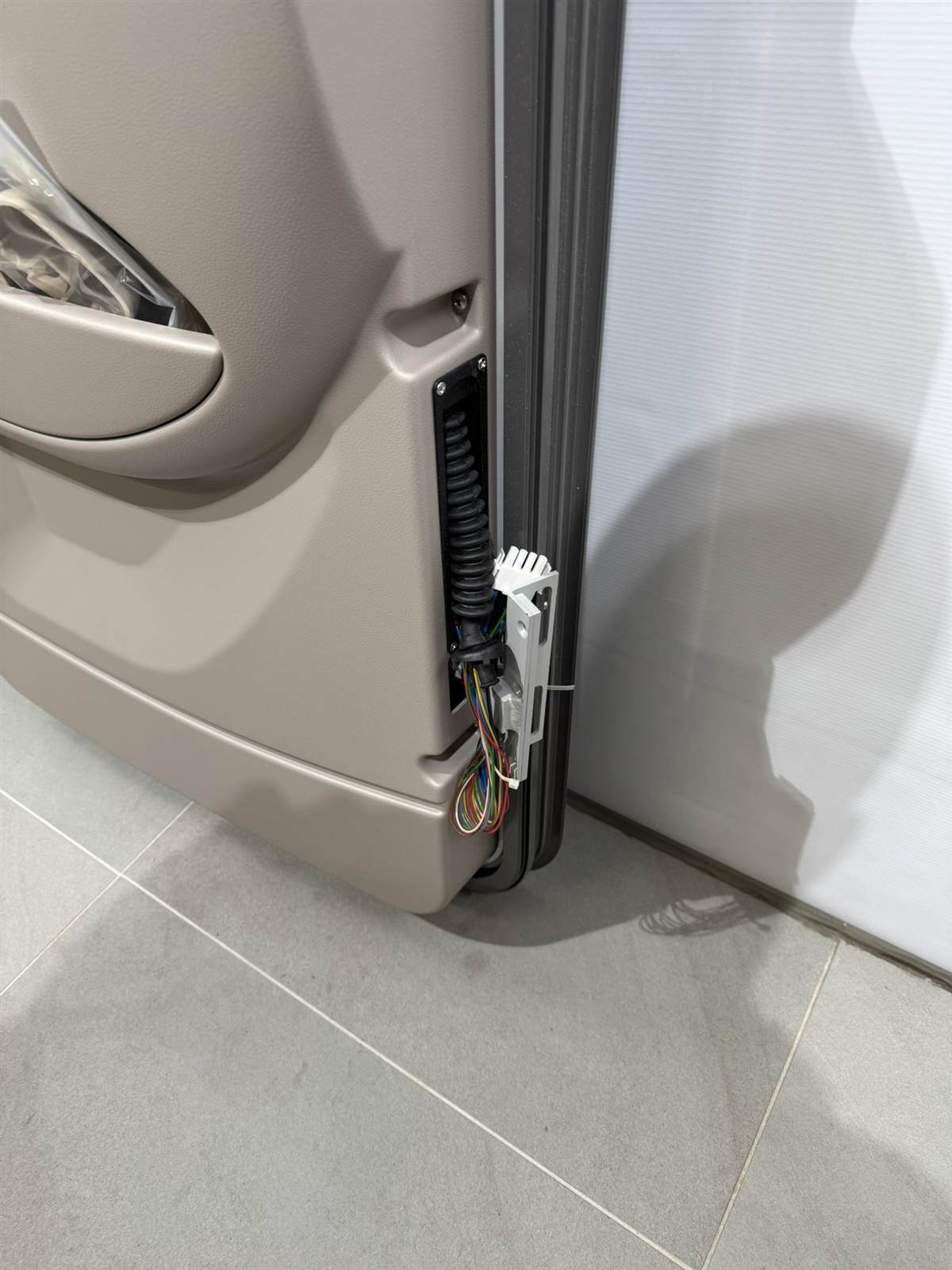 Hymer Fahrerhaustür 700x1665mm mit Fenster – Bild 16