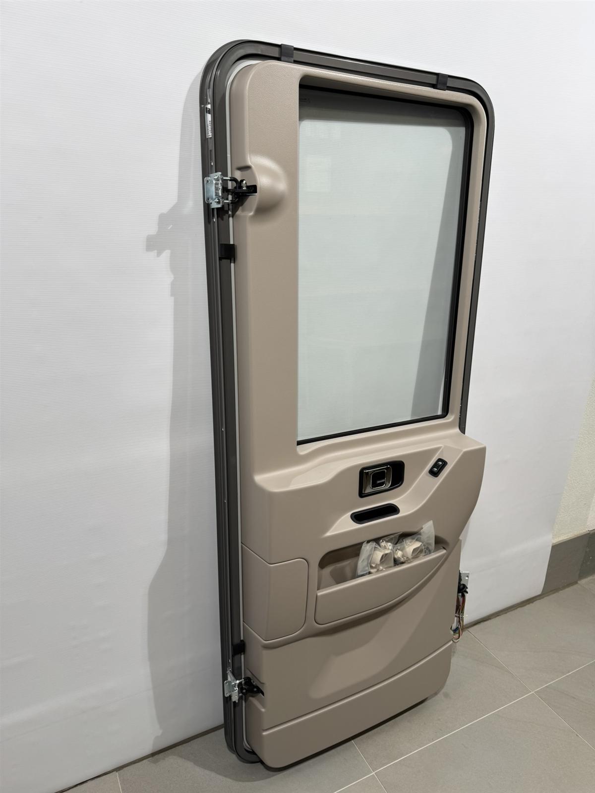 Hymer Fahrerhaustür 700x1665mm mit Fenster – Bild 17