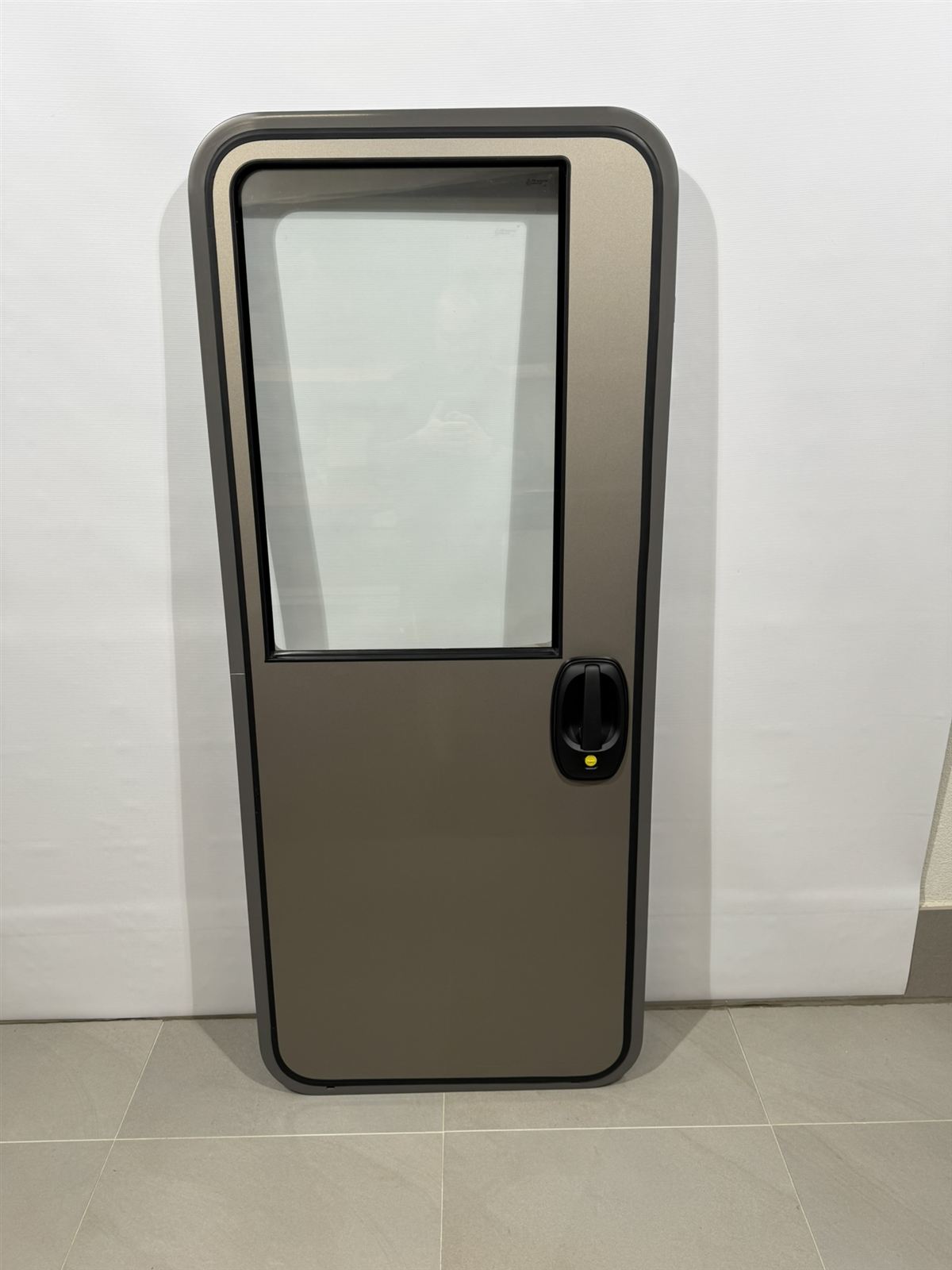 Hymer Fahrerhaustür 700x1665mm mit Fenster – Bild 2