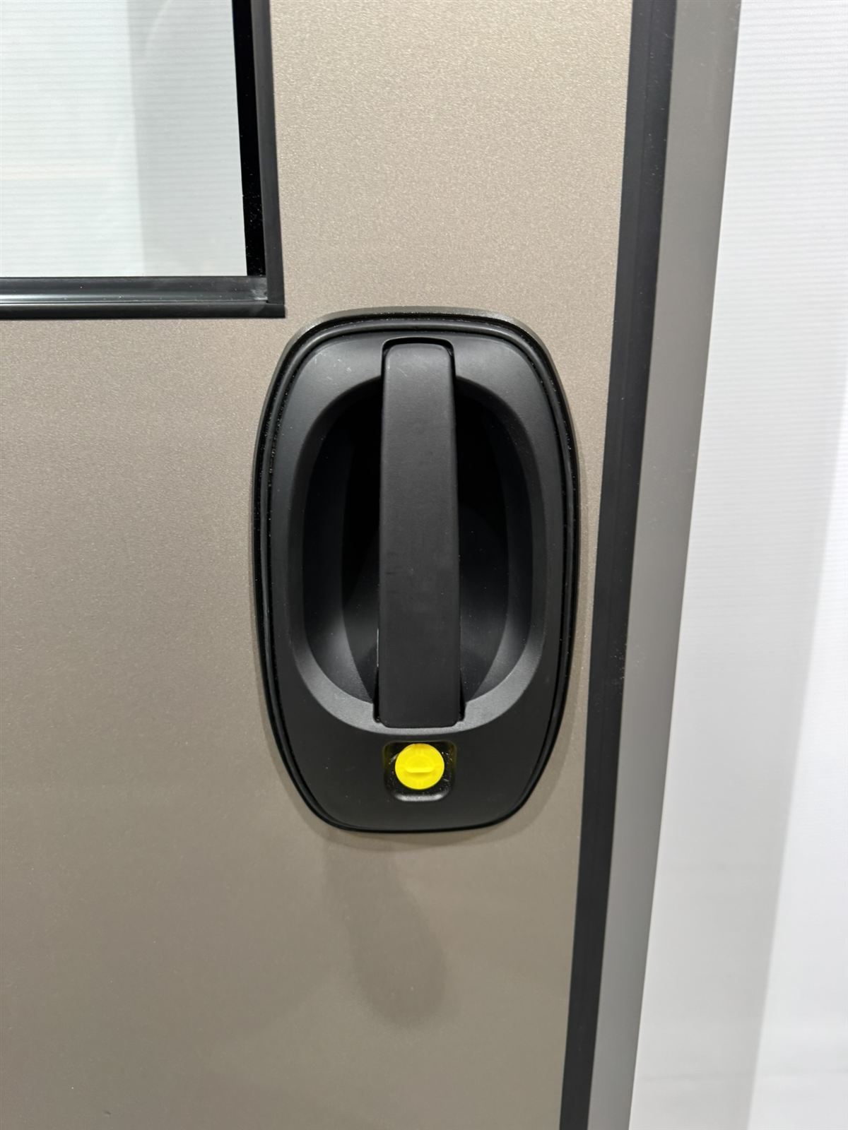 Hymer Fahrerhaustür 700x1665mm mit Fenster – Bild 5