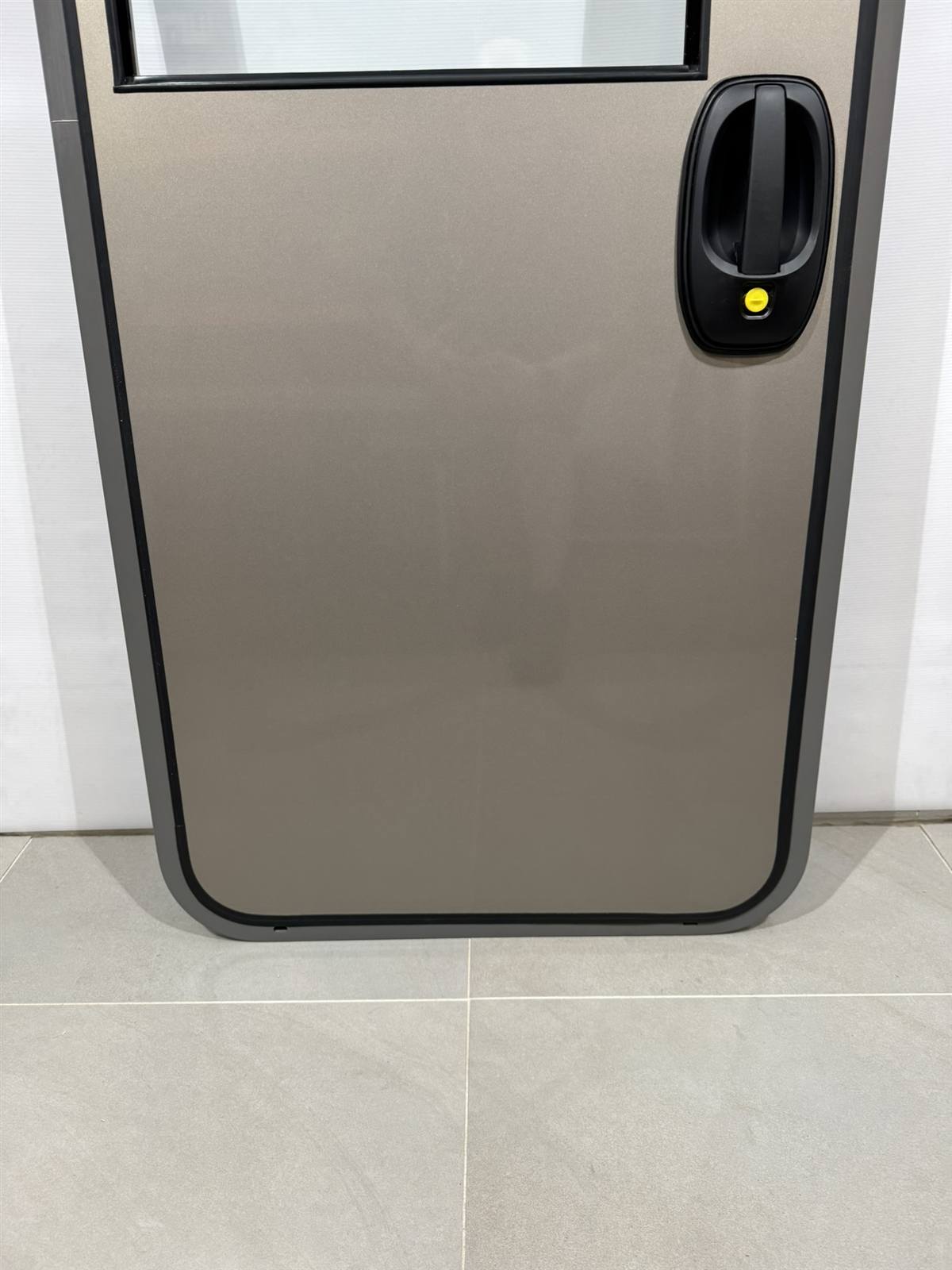 Hymer Fahrerhaustür 700x1665mm mit Fenster – Bild 6