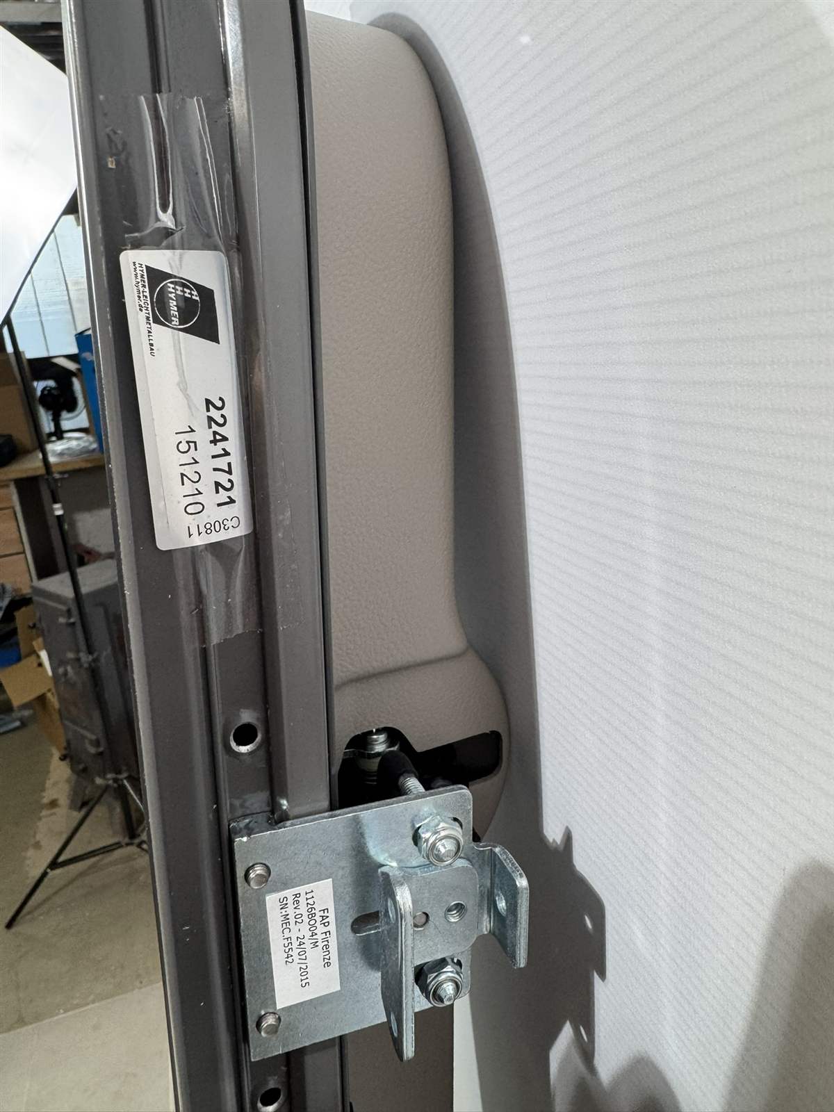 Hymer Fahrerhaustür 700x1665mm mit Fenster – Bild 7