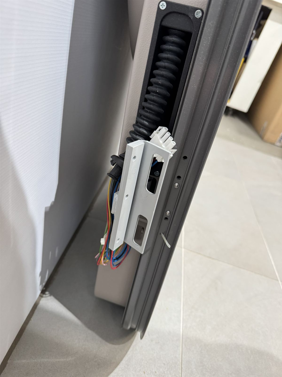 Hymer Fahrerhaustür 700x1665mm mit Fenster – Bild 9
