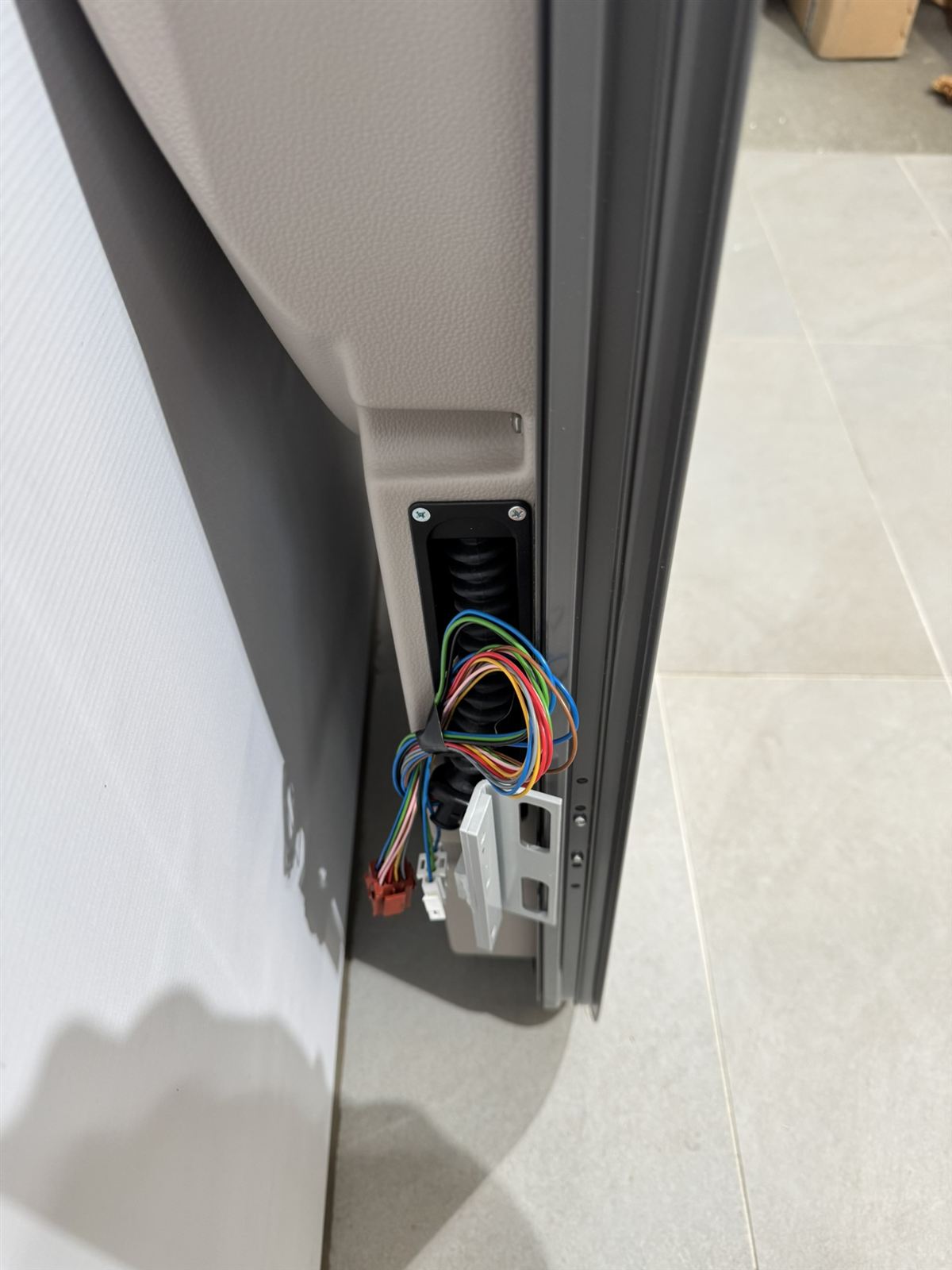 Hymer Fahrerhaustür 700x1665mm mit Fenster – Bild 10