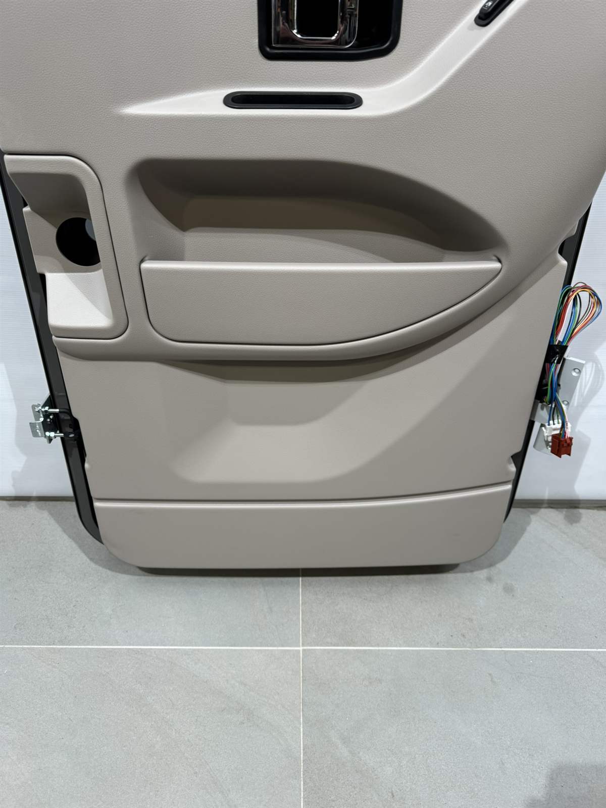 Hymer Fahrerhaustür 700x1665mm mit Fenster – Bild 16