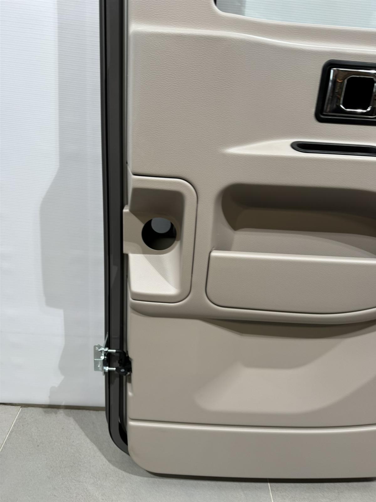 Hymer Fahrerhaustür 700x1665mm mit Fenster – Bild 17