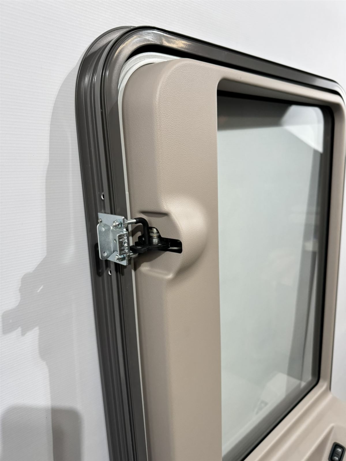 Hymer Fahrerhaustür 700x1665mm mit Fenster – Bild 19