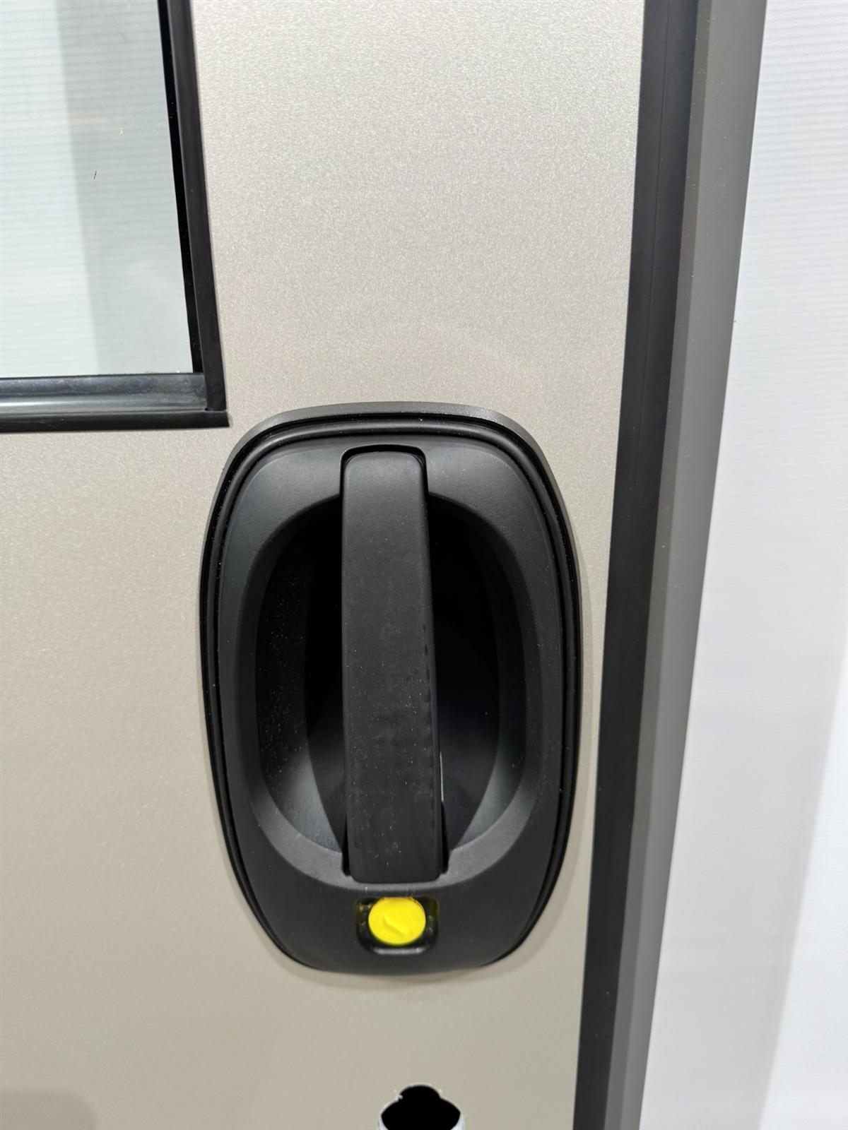 Hymer Fahrerhaustür 700x1665mm mit Fenster – Bild 5