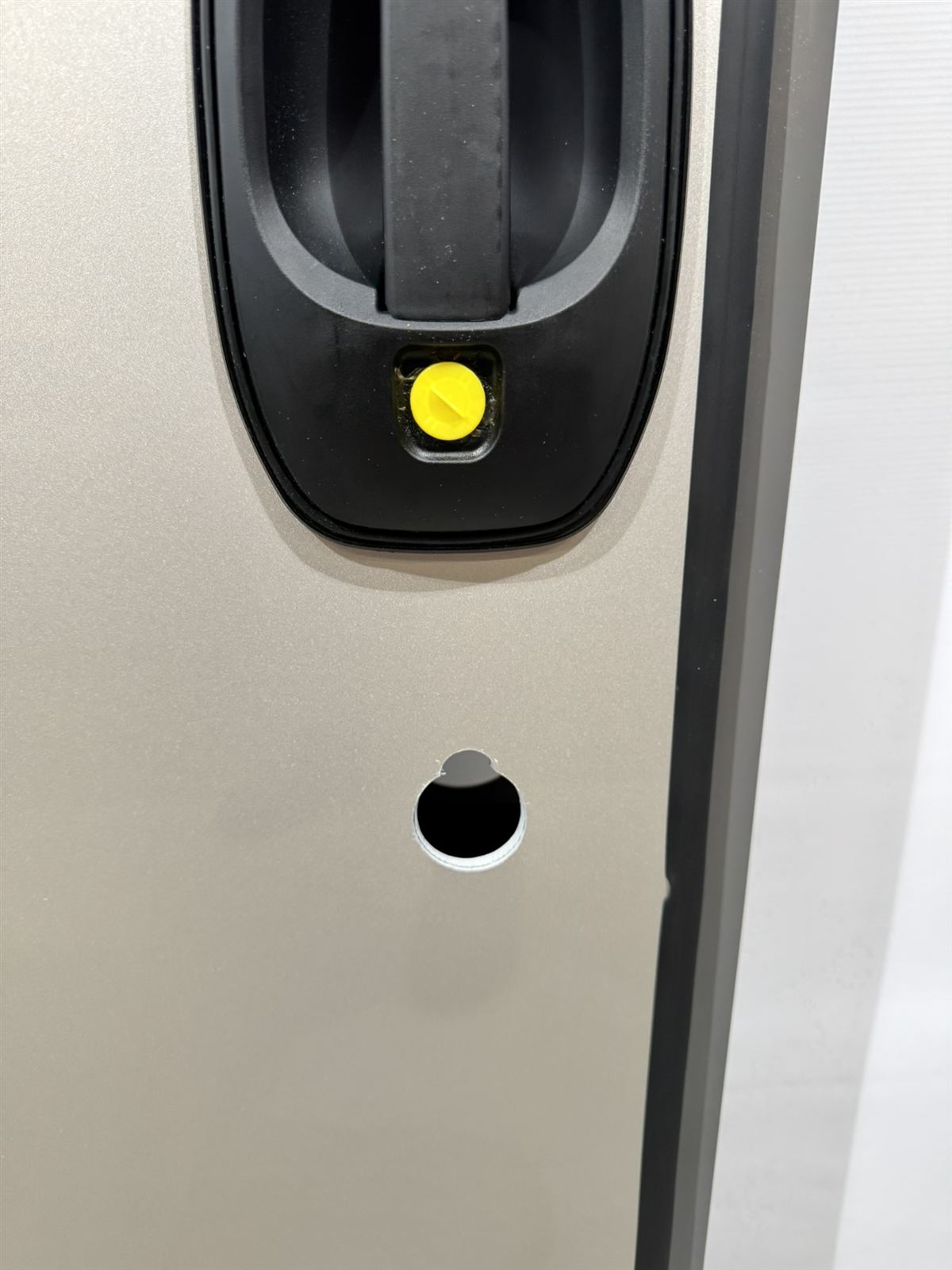 Hymer Fahrerhaustür 700x1665mm mit Fenster – Bild 6