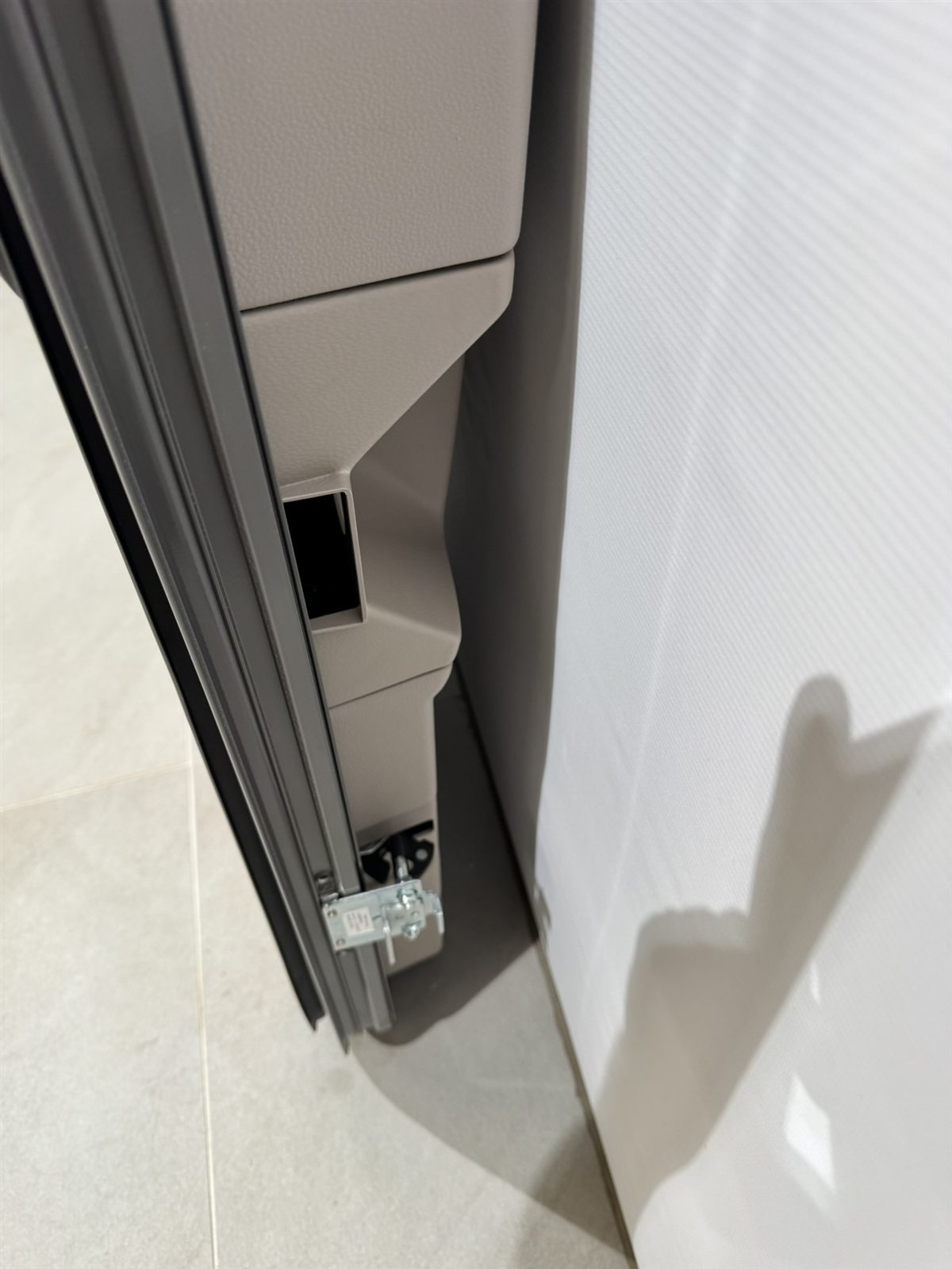 Hymer Fahrerhaustür 700x1665mm mit Fenster – Bild 8