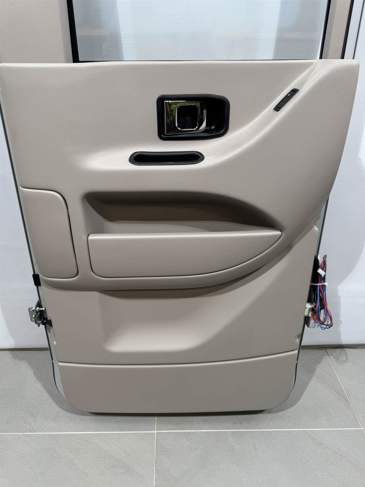 Hymer Fahrerhaustür 700x1724mm mit Fenster – Bild 12