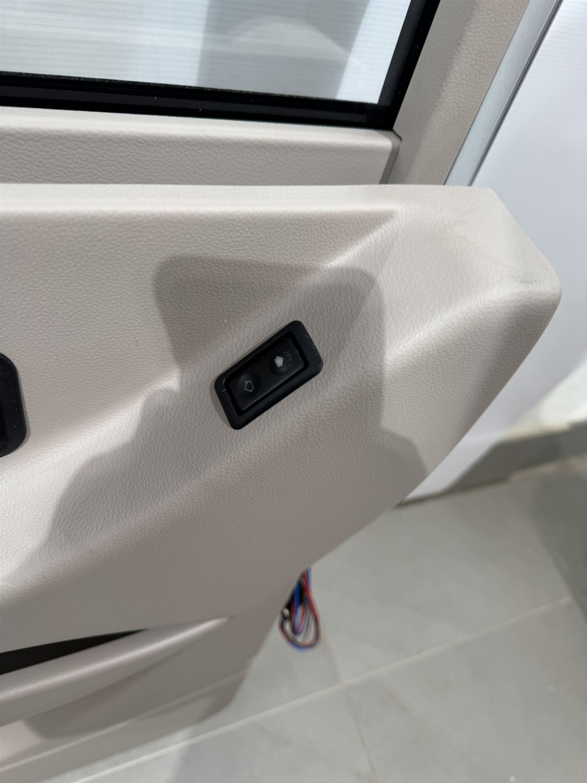 Hymer Fahrerhaustür 700x1724mm mit Fenster – Bild 18