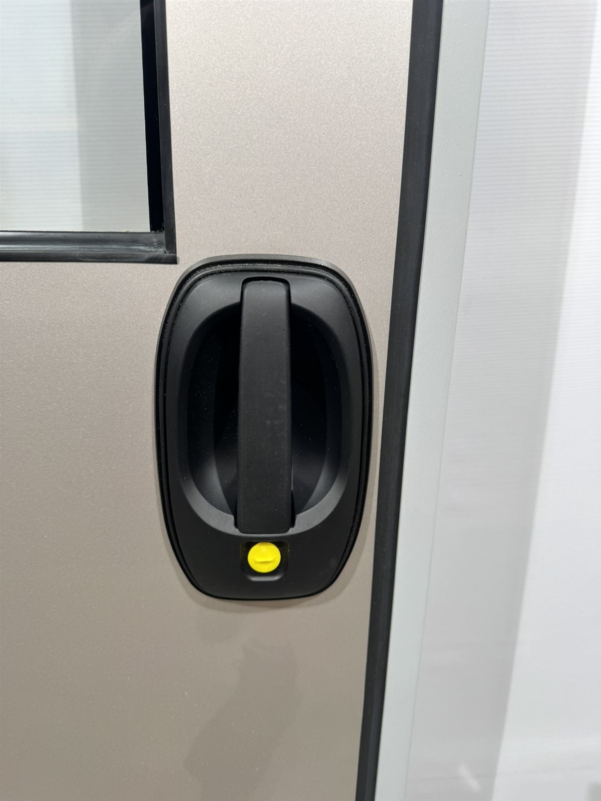 Hymer Fahrerhaustür 700x1724mm mit Fenster – Bild 4