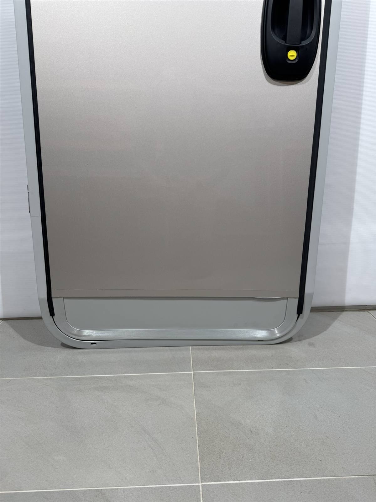 Hymer Fahrerhaustür 700x1724mm mit Fenster – Bild 7
