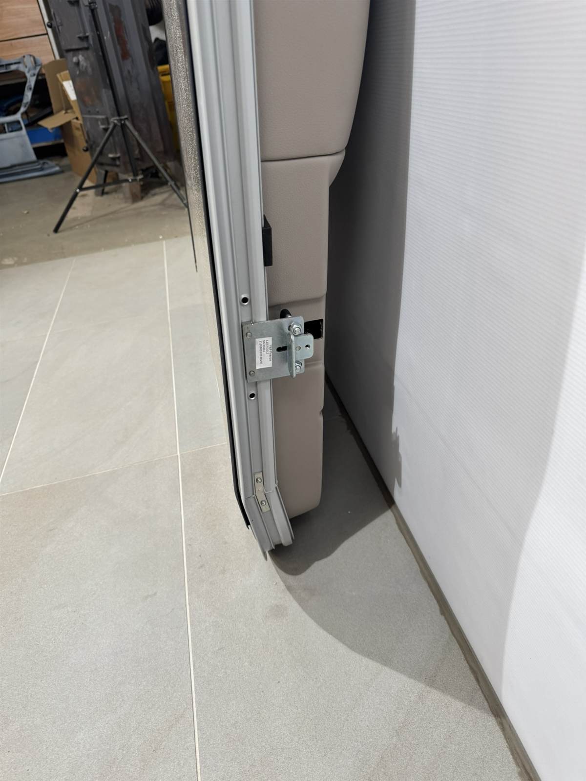 Hymer Fahrerhaustür 700x1724mm mit Fenster – Bild 8