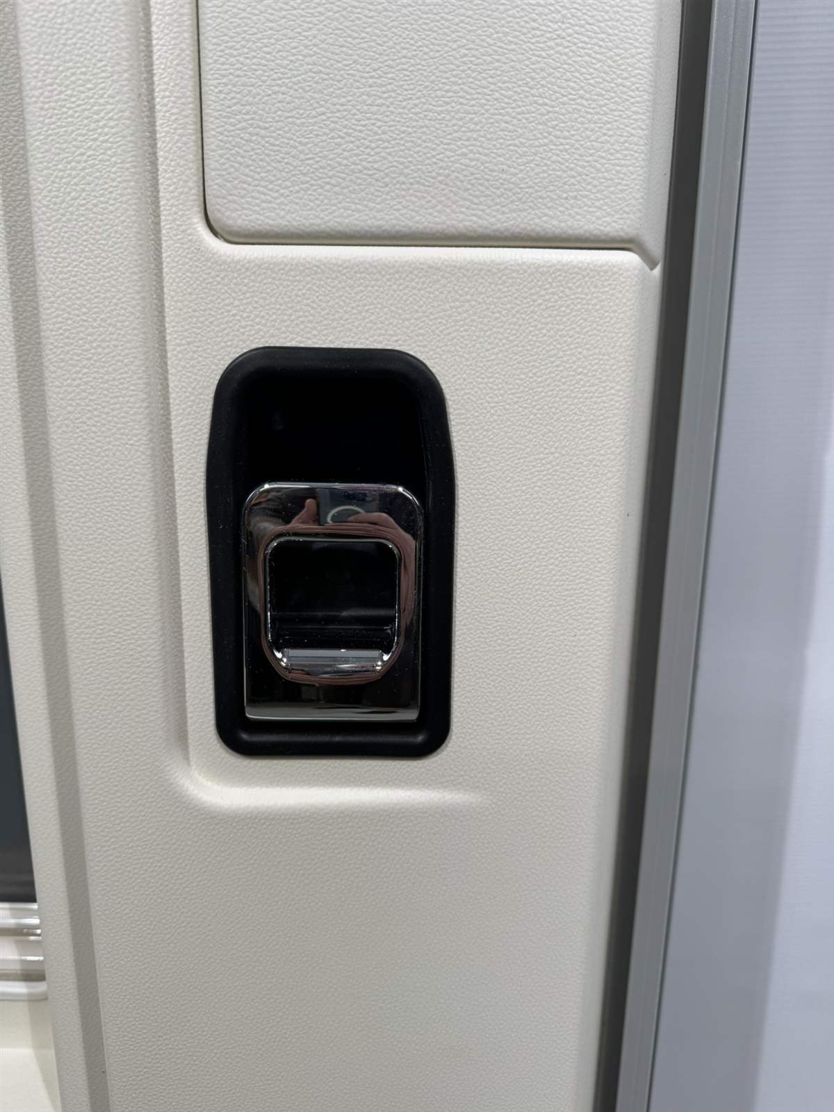 Hymer Aufbautür 600x1920mm weiß – Bild 15