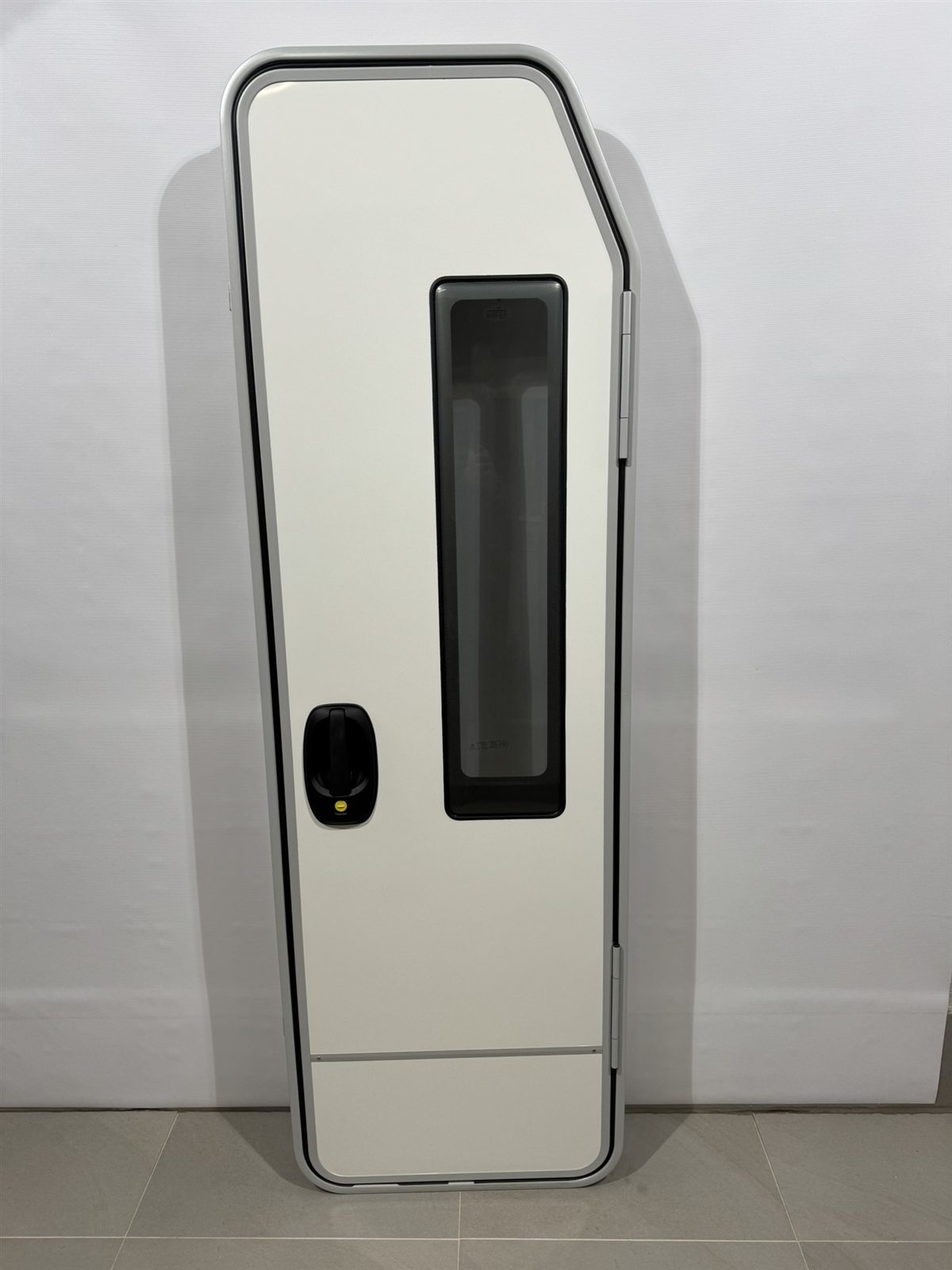 Hymer Aufbautür 600x1920mm weiß – Bild 2