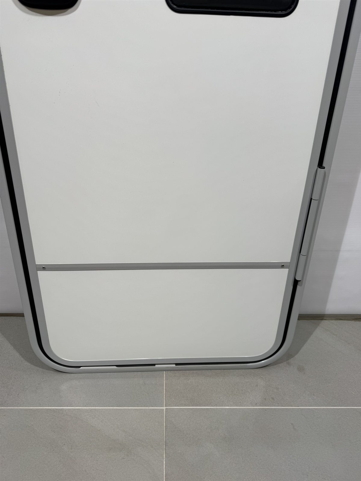Hymer Aufbautür 600x1920mm weiß – Bild 6