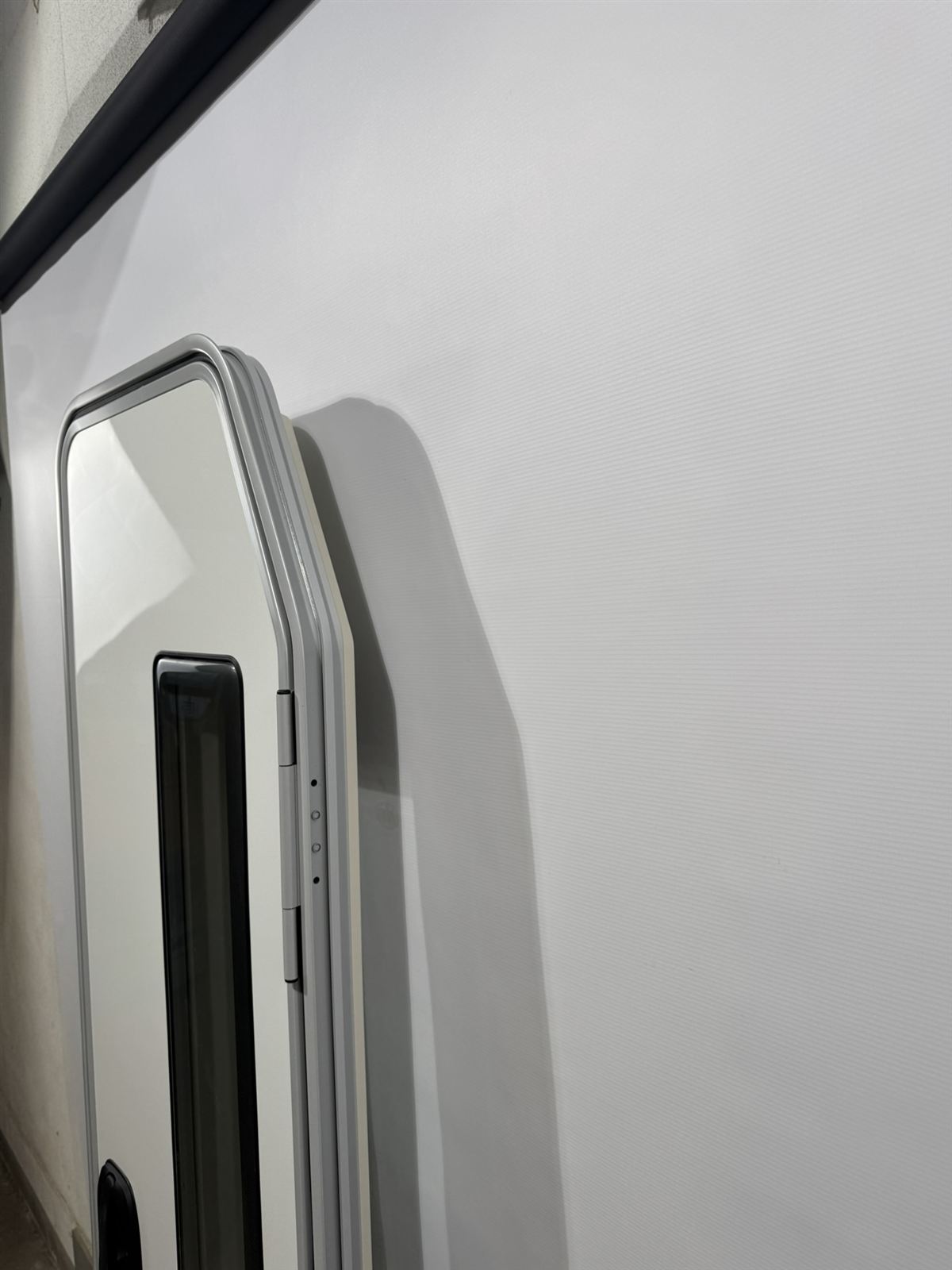 Hymer Aufbautür 600x1920mm weiß – Bild 7