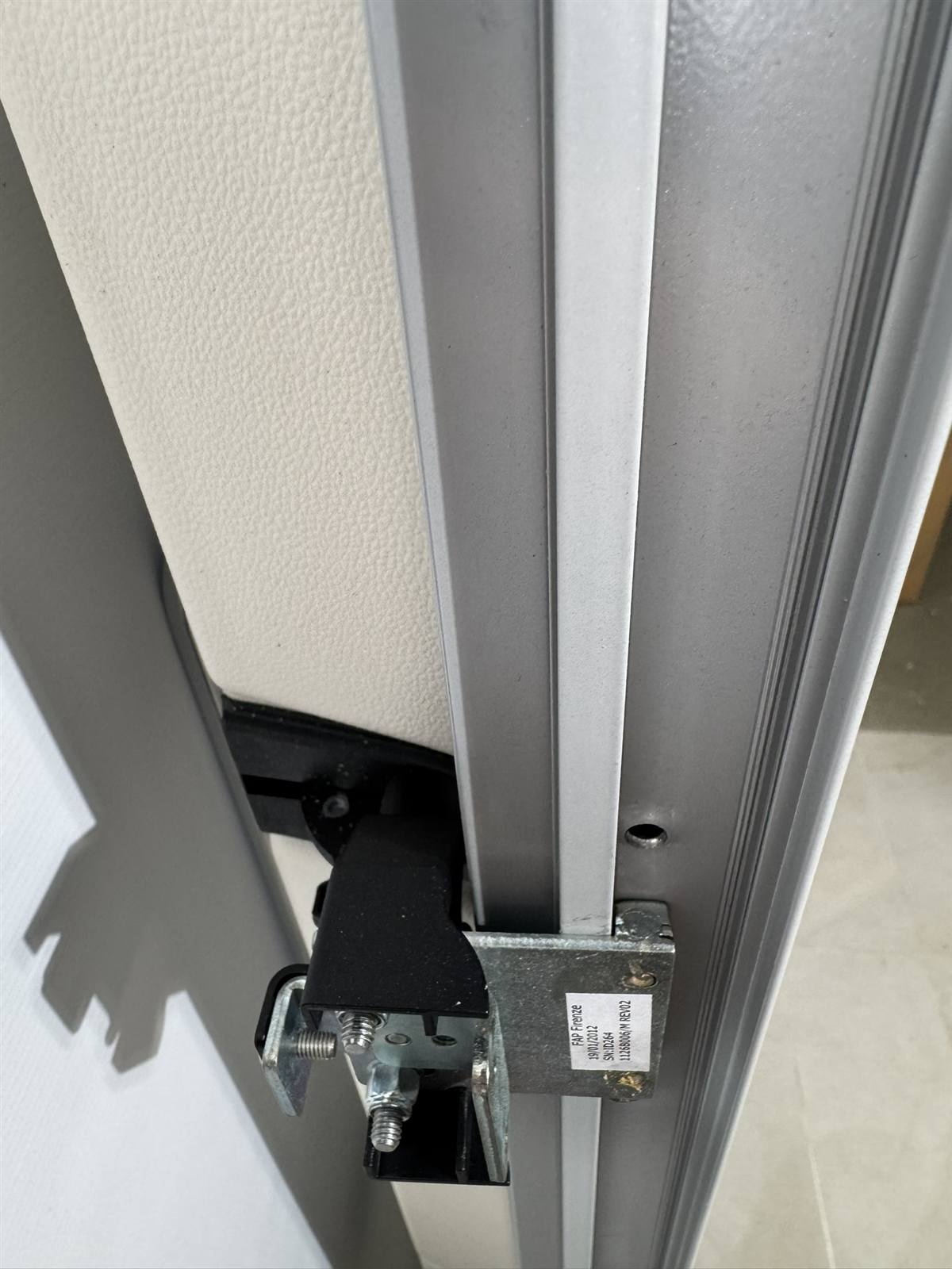 Hymer Aufbautür 600x1920mm weiß – Bild 9