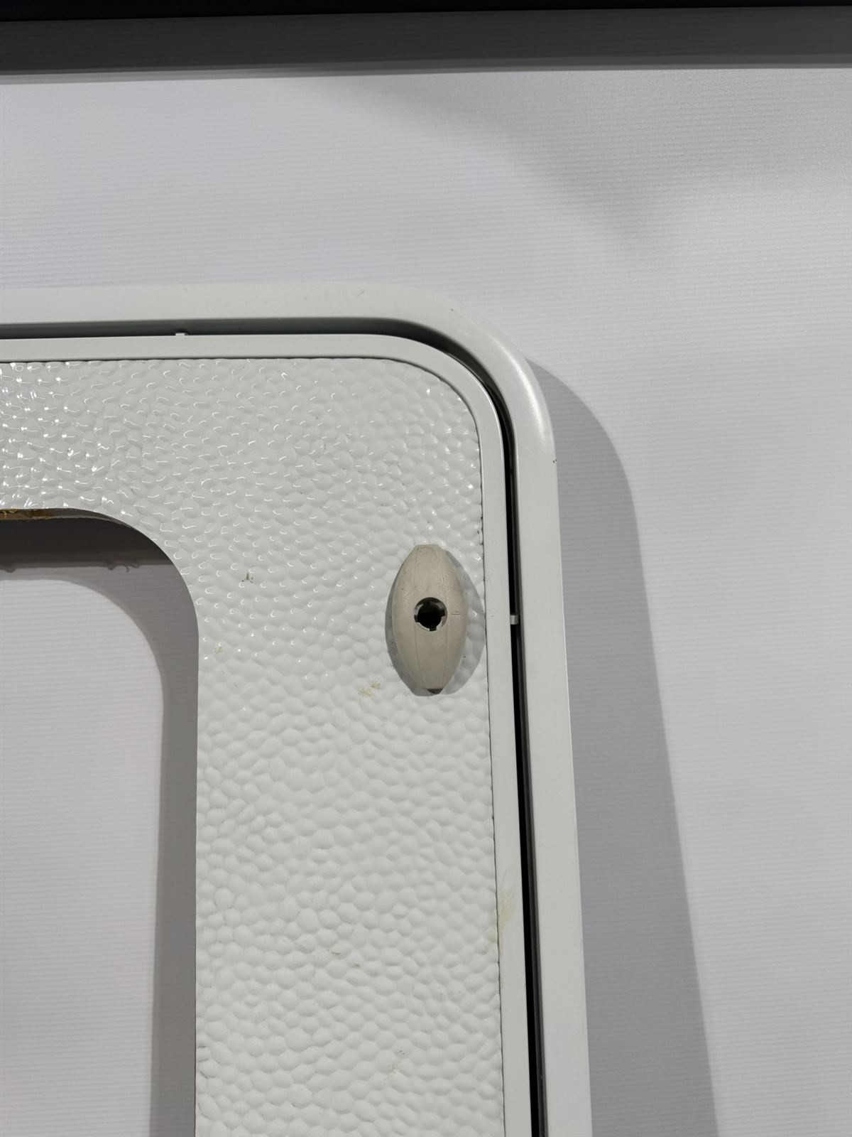 Hymer Serviceklappe 1100x1350mm weiß/grau – Bild 4