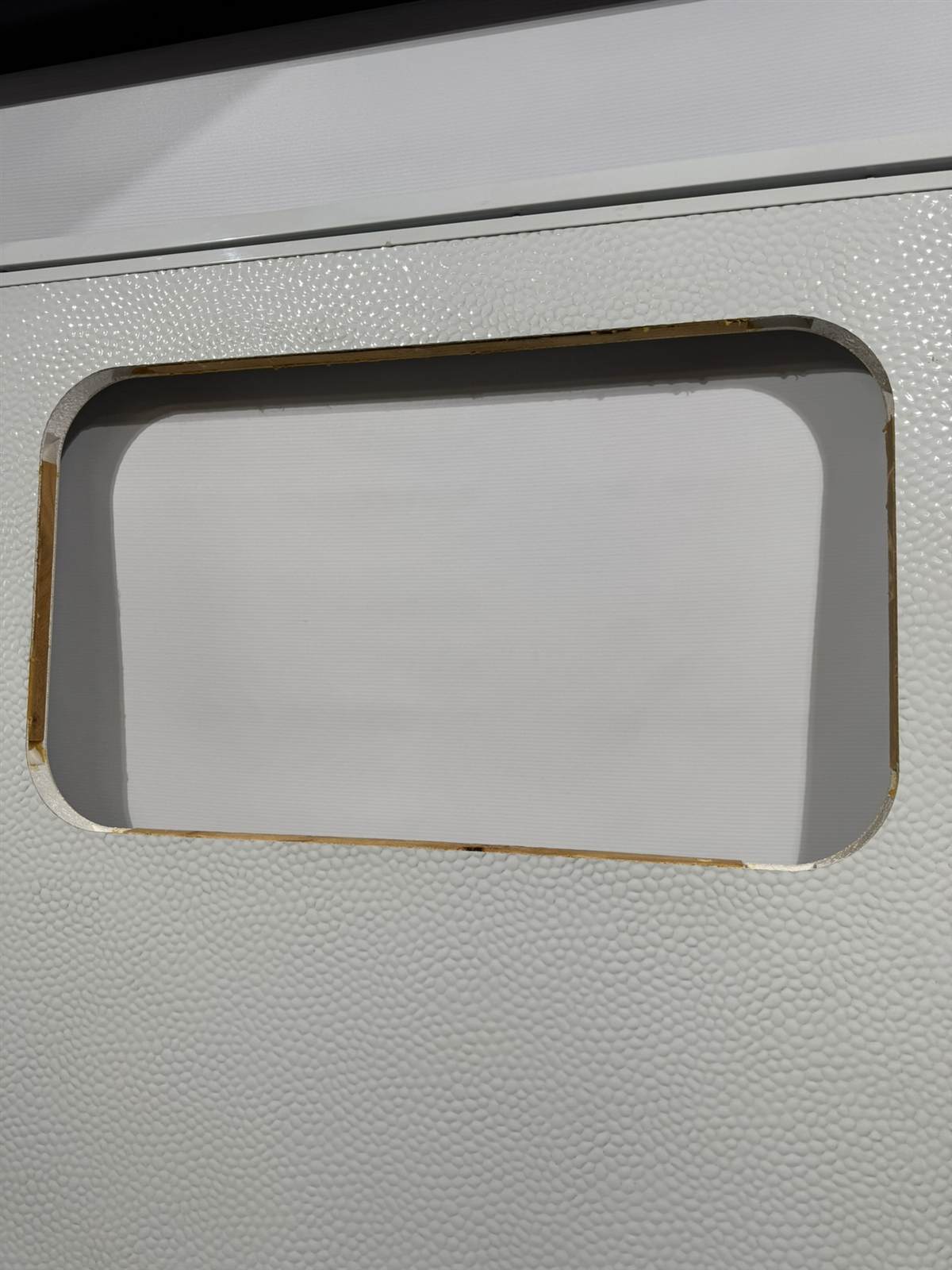 Hymer Serviceklappe 1100x1350mm weiß/grau – Bild 5
