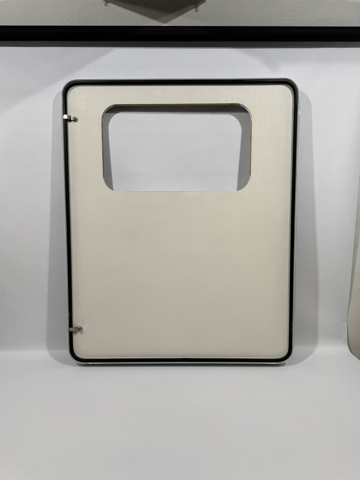 Hymer Serviceklappe 1100x1350mm weiß/grau – Bild 7