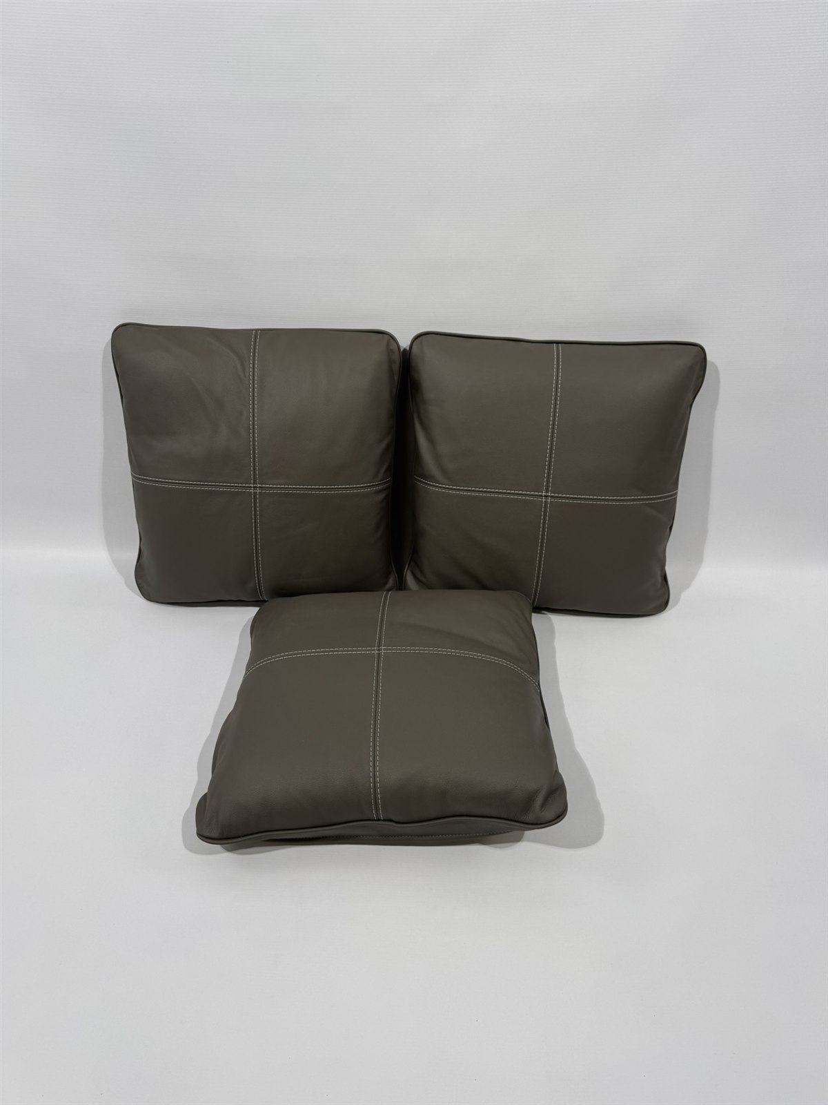 Eura Mobil Echtleder Kissen graubraun 45x45cm 3er Set – Bild 2