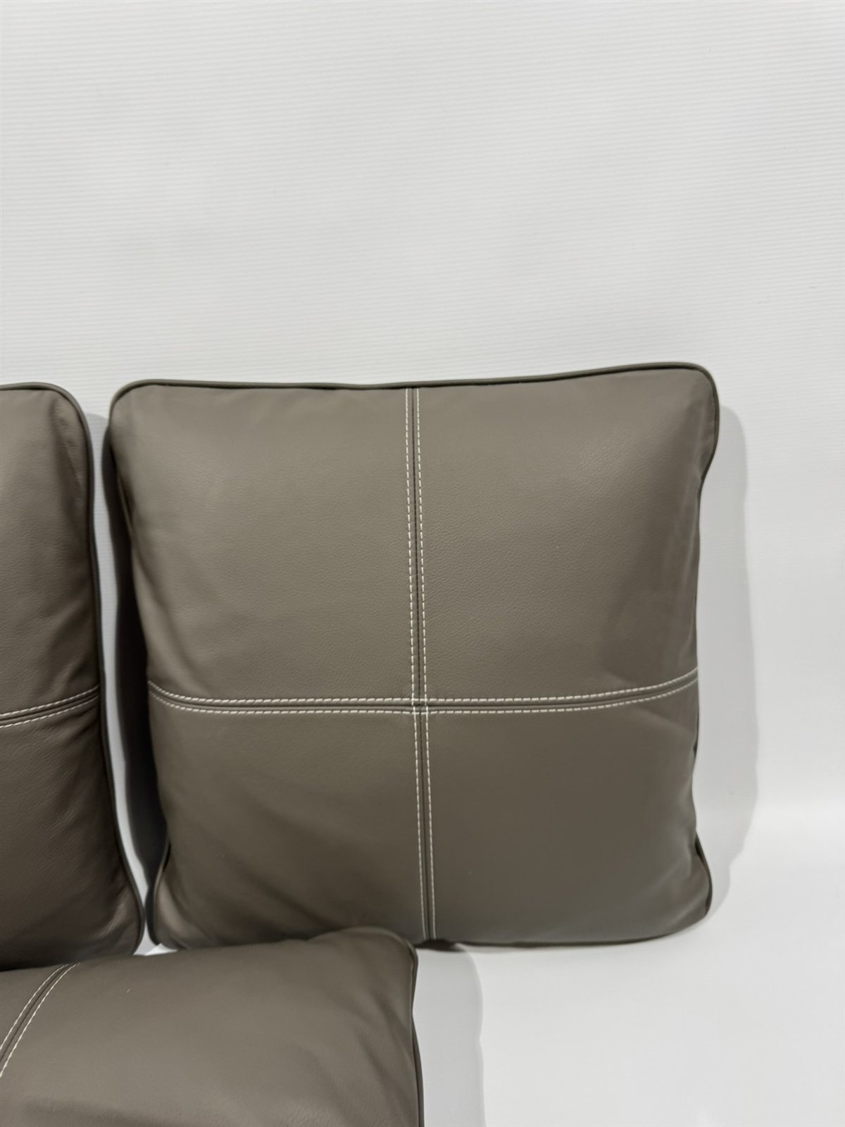 Eura Mobil Echtleder Kissen graubraun 45x45cm 3er Set – Bild 5