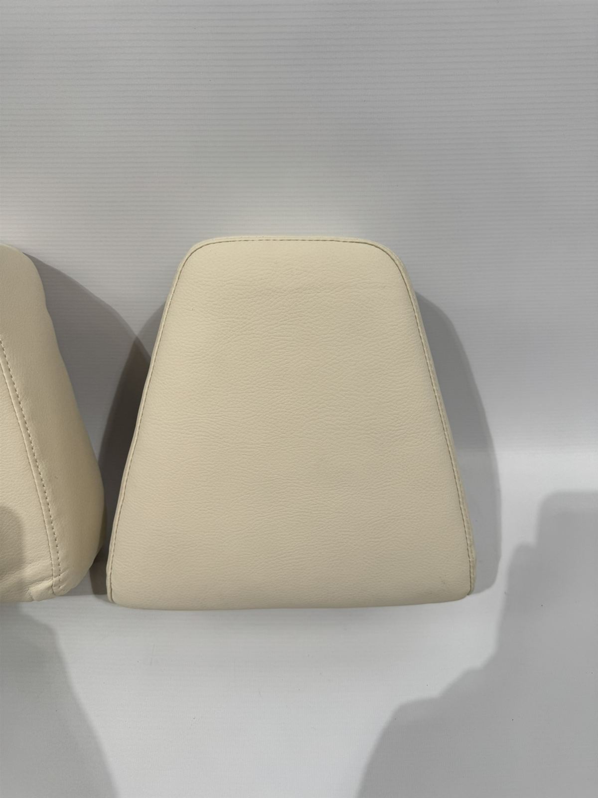 Eura Mobil Kopfstützen Hülle Echtleder beige 2er Set – Bild 3