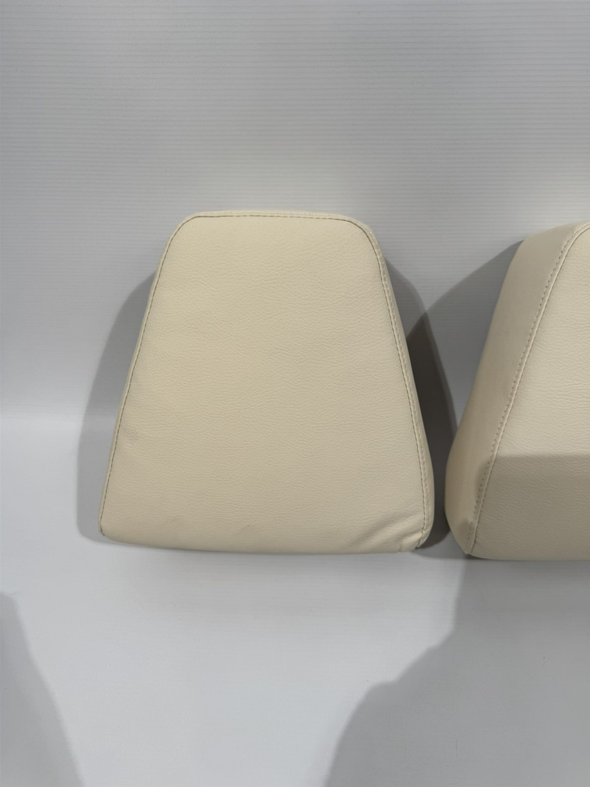 Eura Mobil Kopfstützen Hülle Echtleder beige 2er Set – Bild 4
