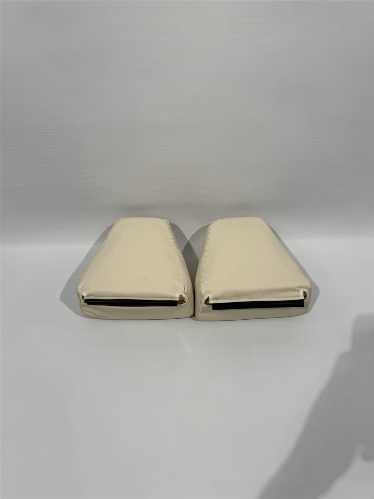 Eura Mobil Kopfstützen Hülle Echtleder beige 2er Set – Bild 6